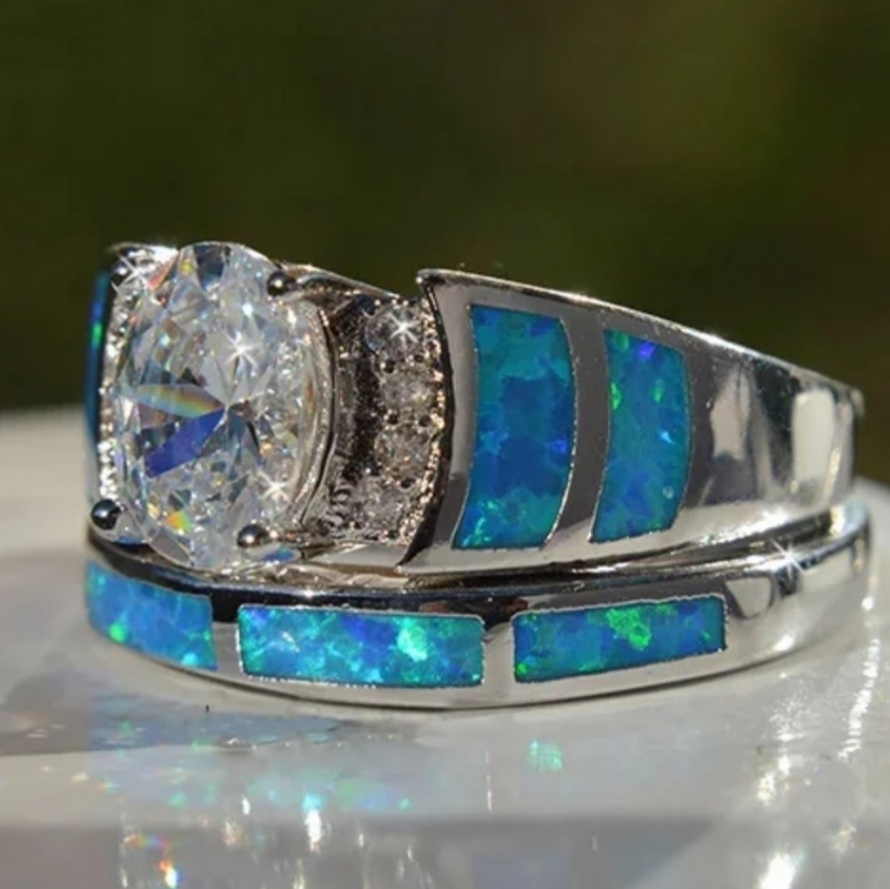 Woman's Ring - Picture 3 of 3